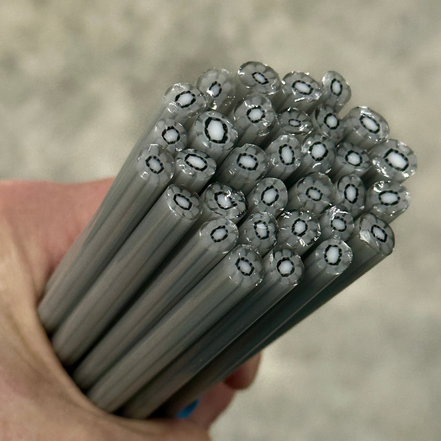 Dark Grey Daisy coe 90 Flower Murrini SINGLE ROD